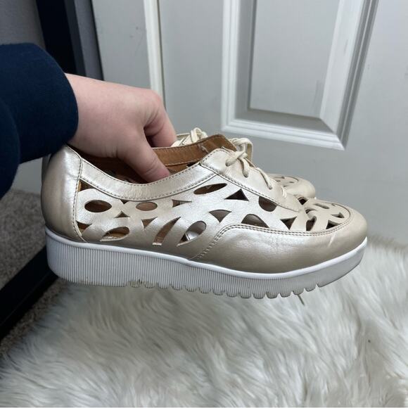 Aquatalia Abilene Pearlized Metallic Cut Out Leather Sneakers Size 7 - Picture 7 of 8